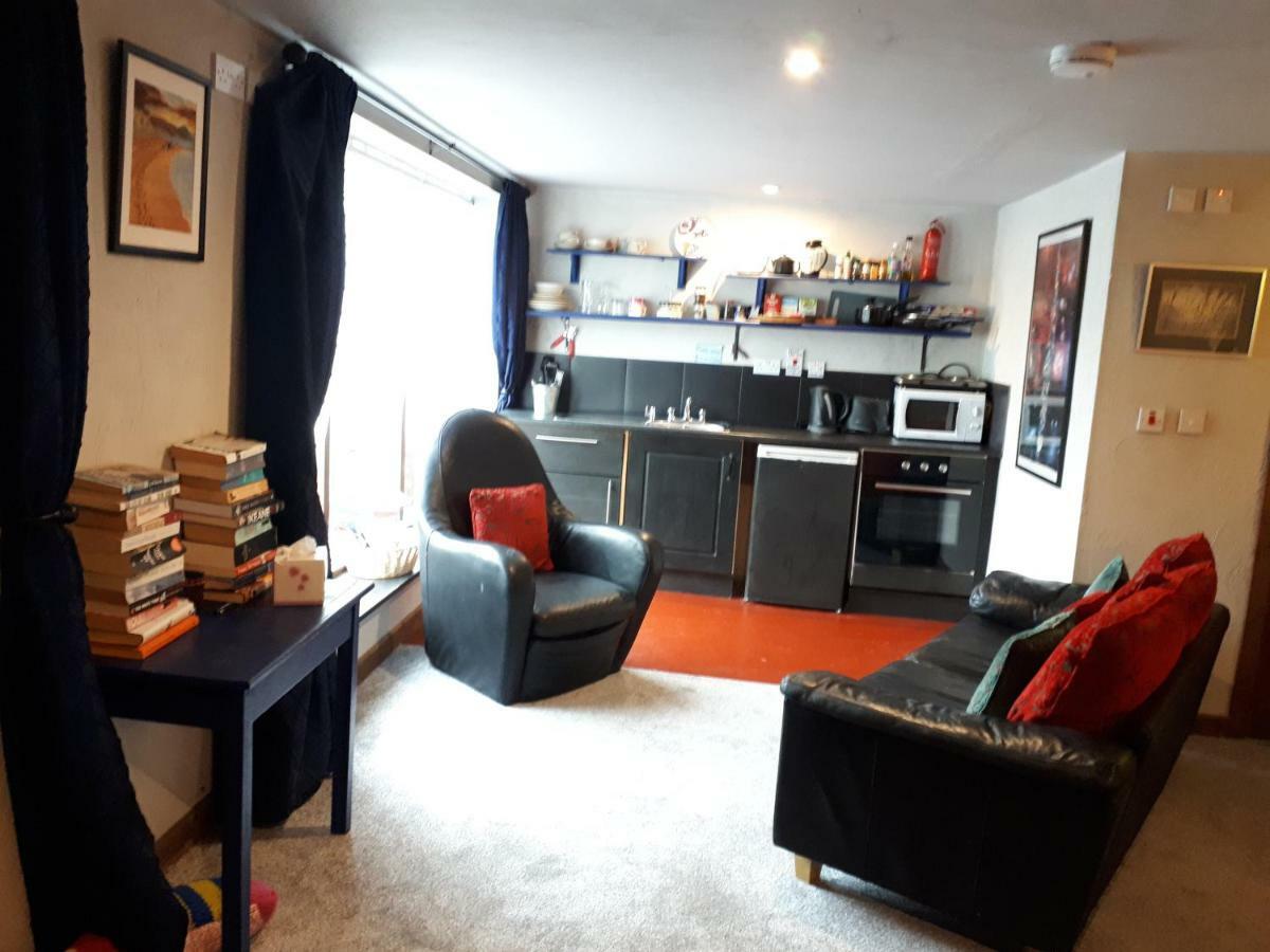 The Village Studio Apartments โม๊ท ภายนอก รูปภาพ