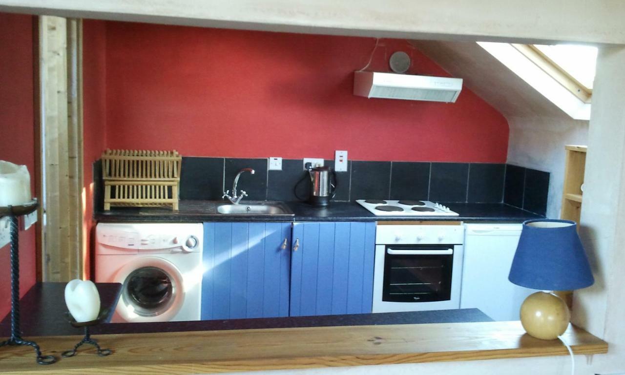 The Village Studio Apartments โม๊ท ภายนอก รูปภาพ